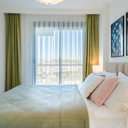 Flat With Balcony 5 Min To Marina Apartment