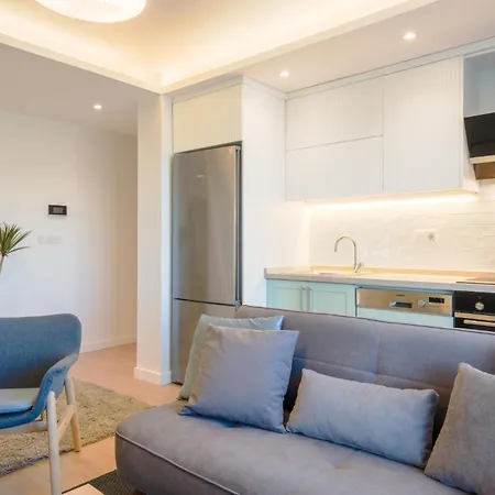 Flat With Balcony 5 Min To Marina Apartment Cesme