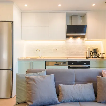 Flat With Balcony 5 Min To Marina Apartment *