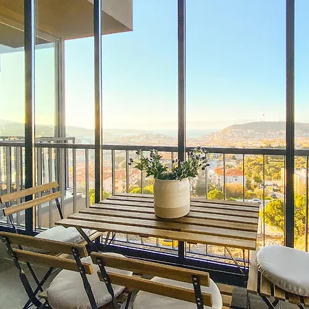 Flat With Balcony 5 Min To Marina Cesme